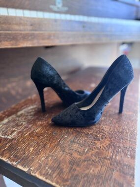 Black Velvet Pointed Toe 4” High Heels